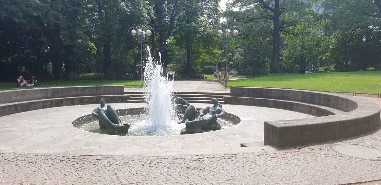 Taunusanlage Blick auf Marshallbrunnen